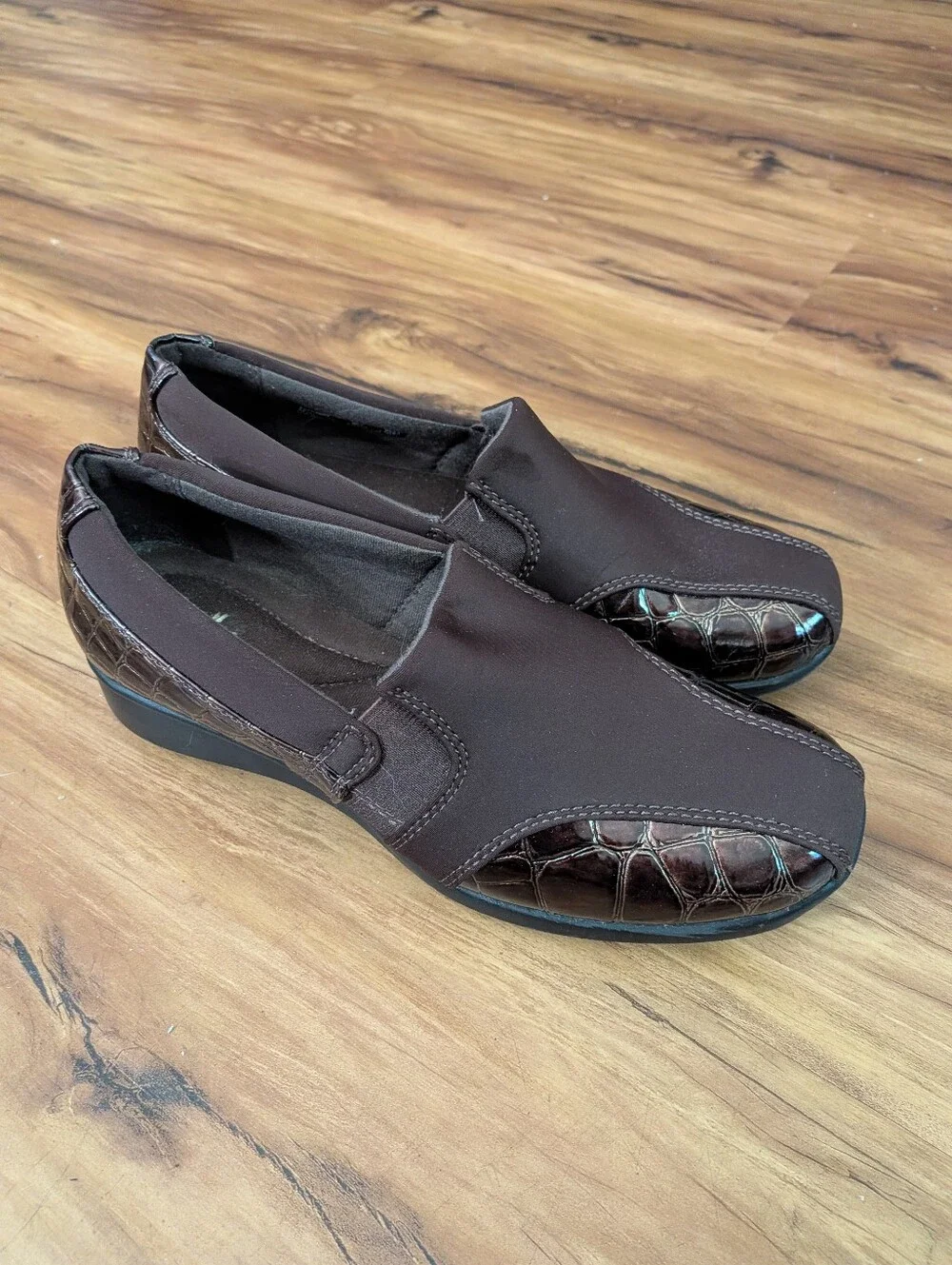 Clarks Gael Beam Casual Comfort Slip On Clogs Womens 6M, Alligator Skin Print